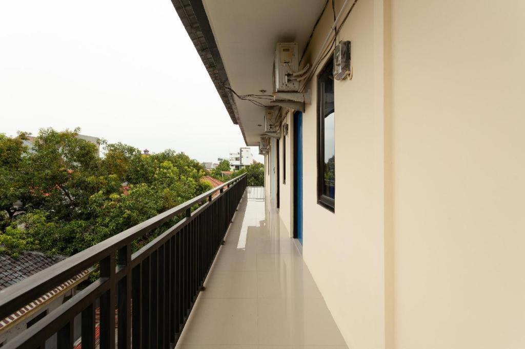 Richmond Guest House Cirebon Redpartner Экстерьер фото