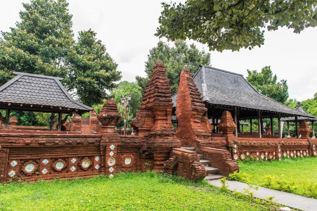 Richmond Guest House Cirebon Redpartner Экстерьер фото