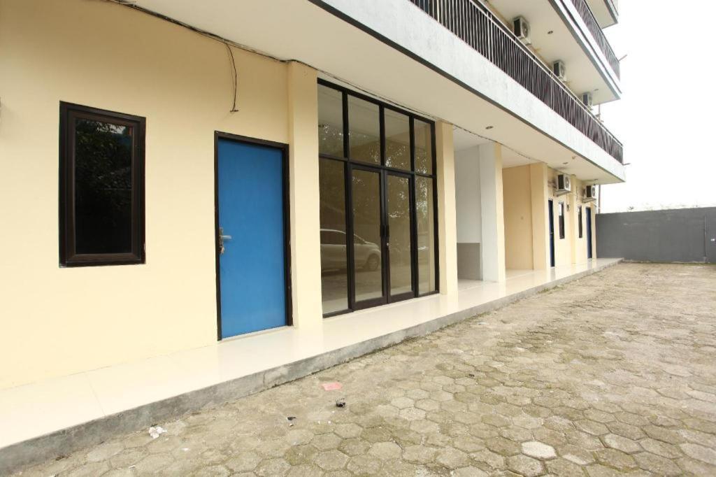 Richmond Guest House Cirebon Redpartner Экстерьер фото